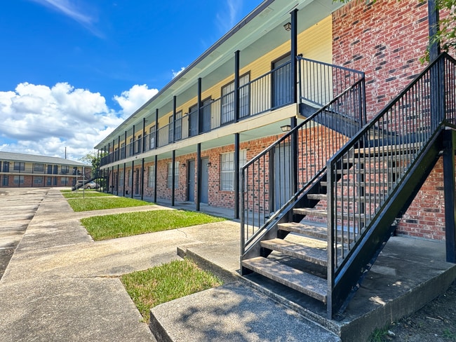 Kenilworth Ridge... A Hidden Jewel! in Baton Rouge, LA - Building Photo - Building Photo