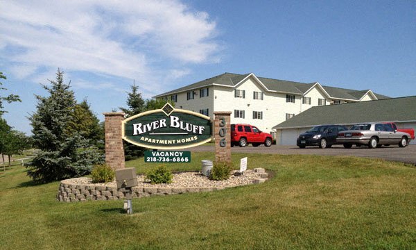 River Bluff Apartments in Fergus Falls, MN - Building Photo - Building Photo