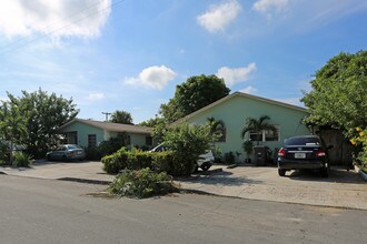 412-418 Conniston Rd in West Palm Beach, FL - Building Photo - Building Photo