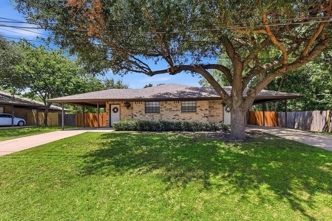 property at 7629 Evergreen Rd