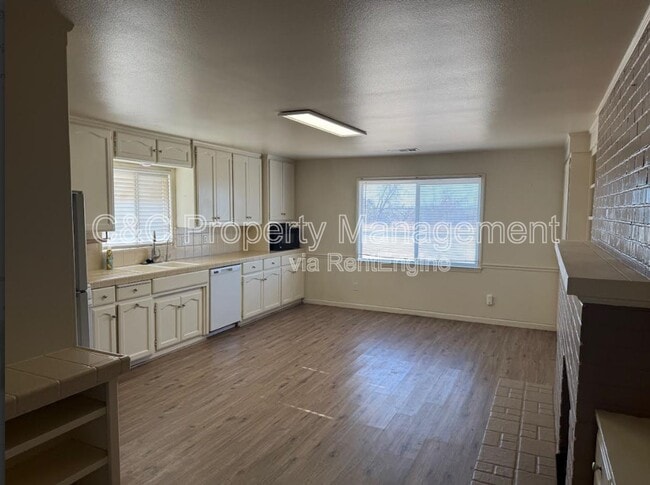 15290 Sunset Dr in Livingston, CA - Building Photo - Building Photo