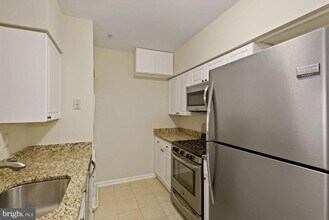 12913 Alton Square in Herndon, VA - Building Photo - Building Photo