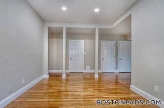 17 Pond St in Boston, MA - Building Photo - Building Photo