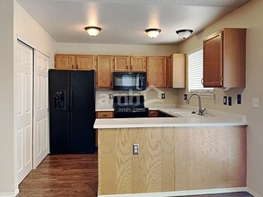 6616 Monaco Way in Brighton, CO - Foto de edificio - Building Photo