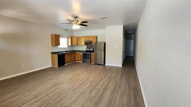 605 Martin Luther King Blvd in Elgin, TX - Foto de edificio - Building Photo