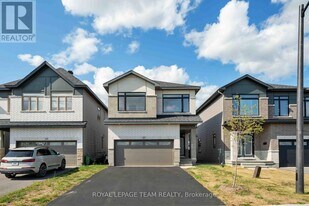 27 Peony Ln in Ottawa, ON - Building Photo