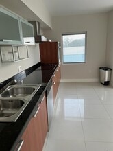 1650 Brickell Ave, Unit #206 in Miami, FL - Foto de edificio - Building Photo