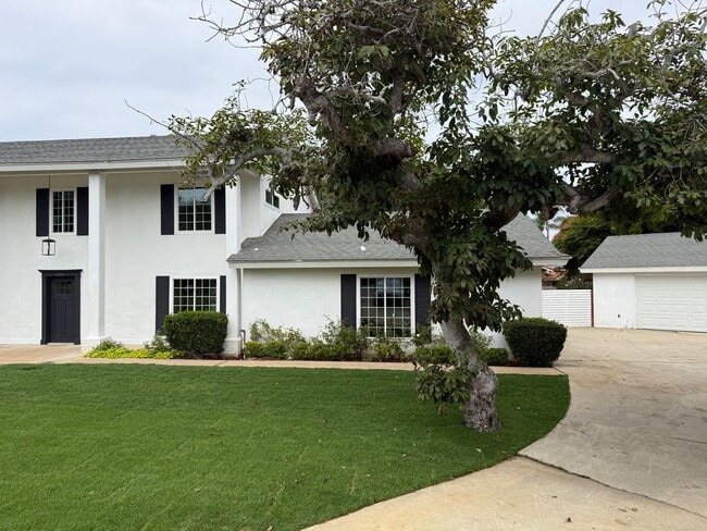 property at 402 Parkwood Ln