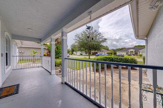 1176 Lake Pl Ct in Lakeland, FL - Foto de edificio - Building Photo