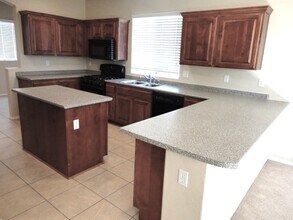 16 Goldleaf Falls Ave in North Las Vegas, NV - Foto de edificio - Building Photo