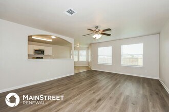 111 Watering Hole in Newark, TX - Foto de edificio - Building Photo