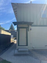 437 NE Irving Ave in Bend, OR - Building Photo - Building Photo