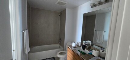 60 NE 14th St in Miami, FL - Foto de edificio - Building Photo