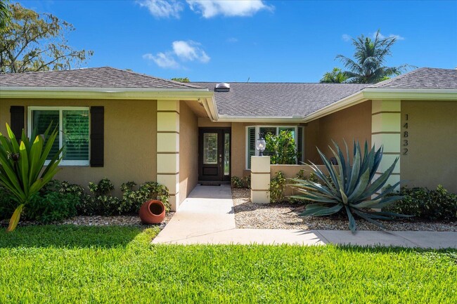 14832 Paddock Dr in Wellington, FL - Foto de edificio - Building Photo