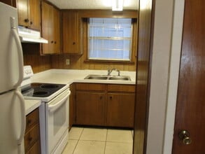 106 Valencia Dr in Fort Walton Beach, FL - Building Photo - Building Photo