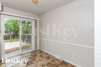 400 SW Glendana St in Lee's Summit, MO - Building Photo - Building Photo
