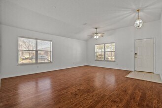 304 E Clover Park Dr in Fort Worth, TX - Building Photo - Building Photo