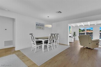 367 Mooring Line Dr in Naples, FL - Building Photo - Building Photo