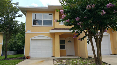 542 NW 39th Rd in Gainesville, FL - Foto de edificio - Building Photo