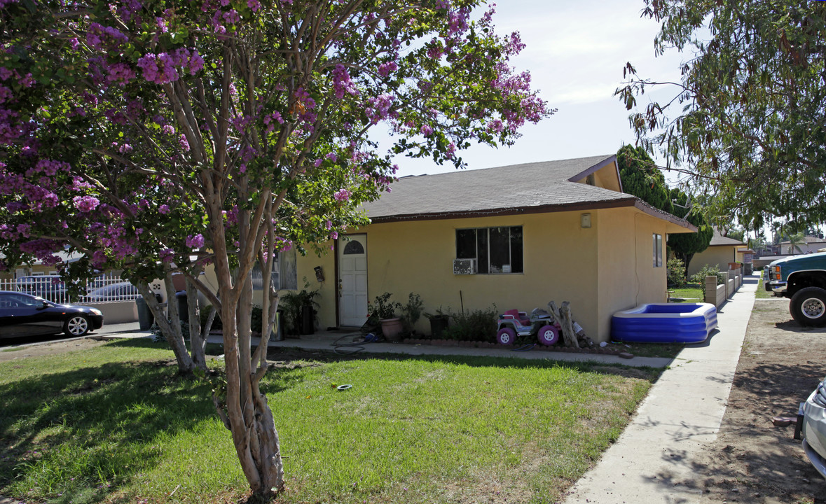 9040 Cypress Ave in Fontana, CA - Building Photo