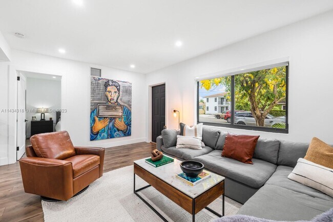 3635 SW 16th St-Unit -0 in Miami, FL - Building Photo - Building Photo