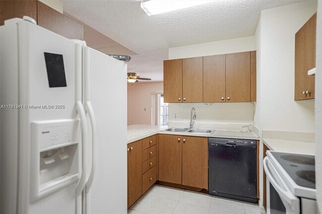 11605 SW 147th Ave in Miami, FL - Building Photo - Building Photo
