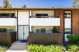 31535 Lindero Canyon Rd, Unit 11 in Westlake Village, CA - Building Photo
