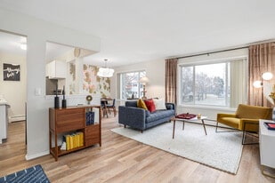 Independence Green in Farmington Hills, MI - Building Photo