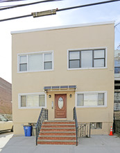 23-31 37th St in Long Island City, NY - Building Photo - Building Photo