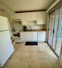 4904 Maytime Ln, Unit 4904 in Culver City, CA - Foto de edificio - Building Photo