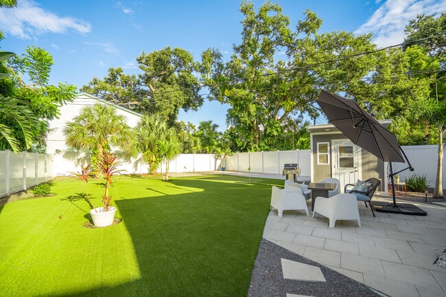 2402 52nd St S in Gulfport, FL - Building Photo - Building Photo