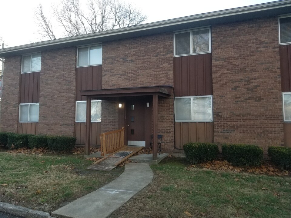 306 E Johnson St, Unit # 4 in Collinsville, IL - Building Photo