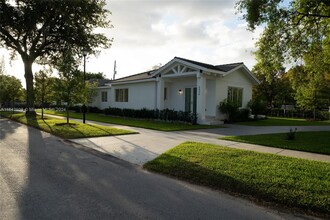 6536 SW 15th St in West Miami, FL - Building Photo - Building Photo