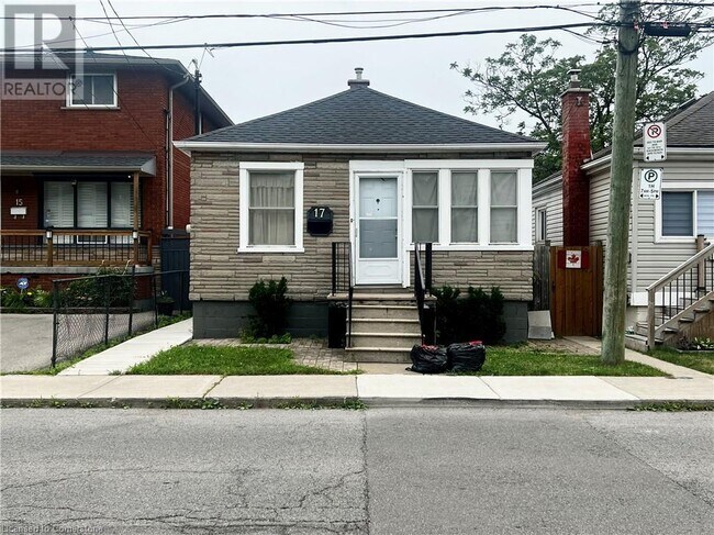 property at 17 E 31st St