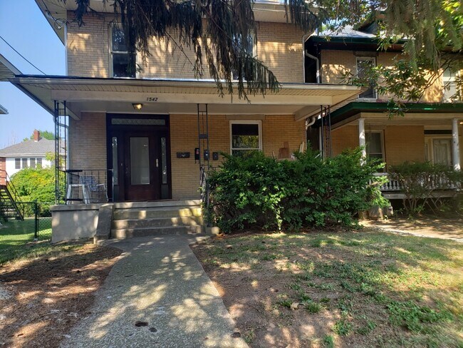 1542 Quarrier St, Unit A in Charleston, WV - Building Photo - Building Photo