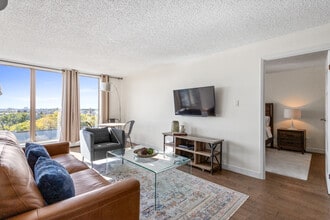 10149-10149 Saskatchewan Dr NW in Edmonton, AB - Building Photo - Building Photo