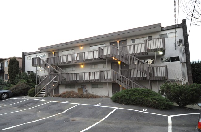 Edgecliff Apartments in Des Moines, WA - Building Photo - Building Photo