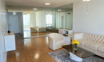 1481 NE Miami Gardens Dr in Miami, FL - Building Photo - Building Photo