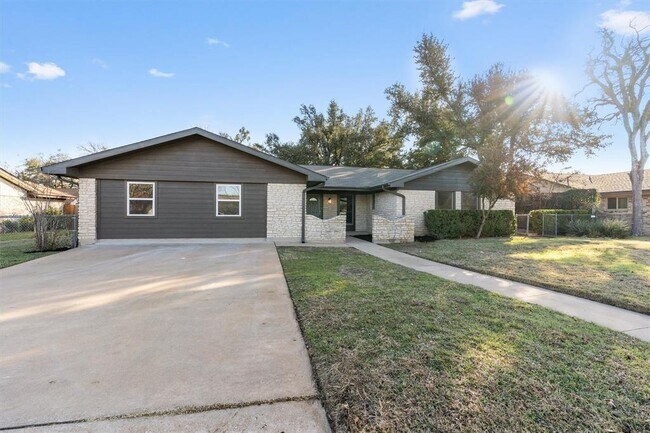 1701 Deep Wood Dr in Round Rock, TX - Building Photo - Building Photo