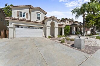 28511 Silverking Trail in Santa Clarita, CA - Building Photo - Building Photo
