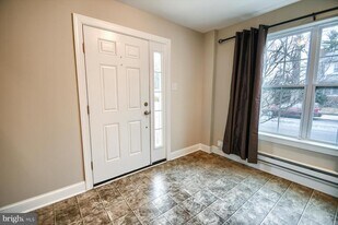 39 N Mitchell Ave in Lansdale, PA - Building Photo