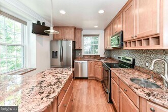 3057 S Buchanan St in Arlington, VA - Building Photo - Building Photo