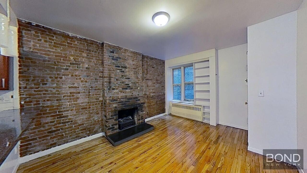 251 W 26th St in New York, NY - Building Photo