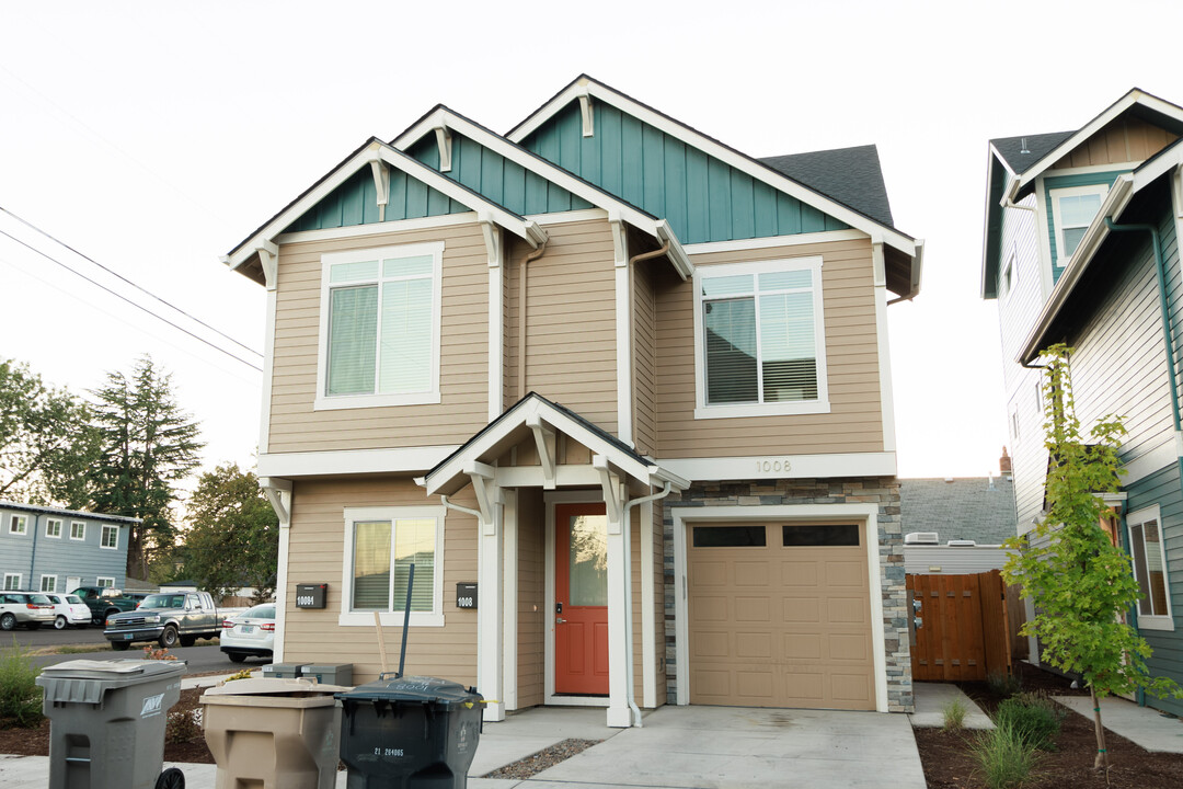 1008 NW 23rd St, Unit House in Corvallis, OR - Building Photo