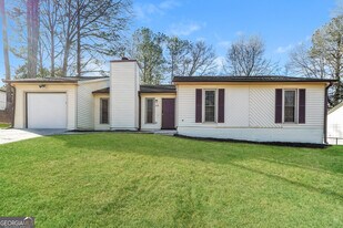 1070 Salisbury Trail in Riverdale, GA - Building Photo