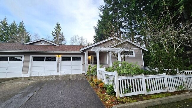 12596 Deer Park Ln NW in Silverdale, WA - Building Photo - Building Photo