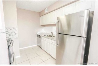 8734 SW 3rd St-Unit -2A in Pembroke Pines, FL - Foto de edificio - Building Photo