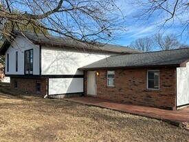 725 S Belt W in Belleville, IL - Building Photo