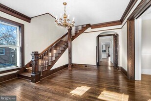 311 W Main St in Purcellville, VA - Building Photo