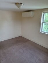 29 E Walnut St, Unit 2 bedroom in Taunton, MA - Building Photo - Building Photo